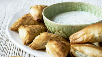 Samosa s cizrnou, sýrem feta a špenátem