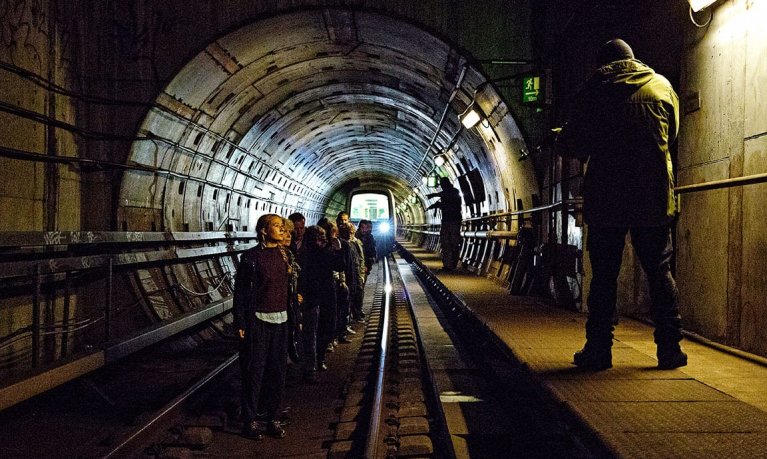 Rukojemníci v tme 1. a 2. série – kriminálny seriál - Foto 1