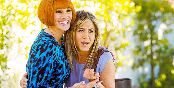 Julia Roberts a Jennifer Aniston vo filme Deň matiek