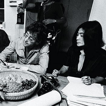 John a Yoko: Nad nami len nebo