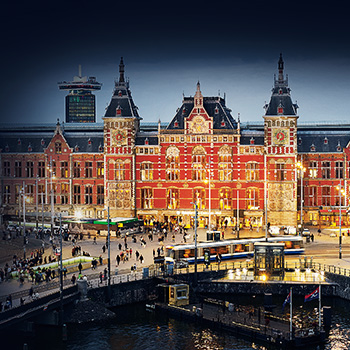 Amsterdam Centraal: Železničná stanica, ktorá nespí