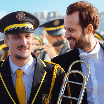 Fanfáry, prosím – francúzska komédia